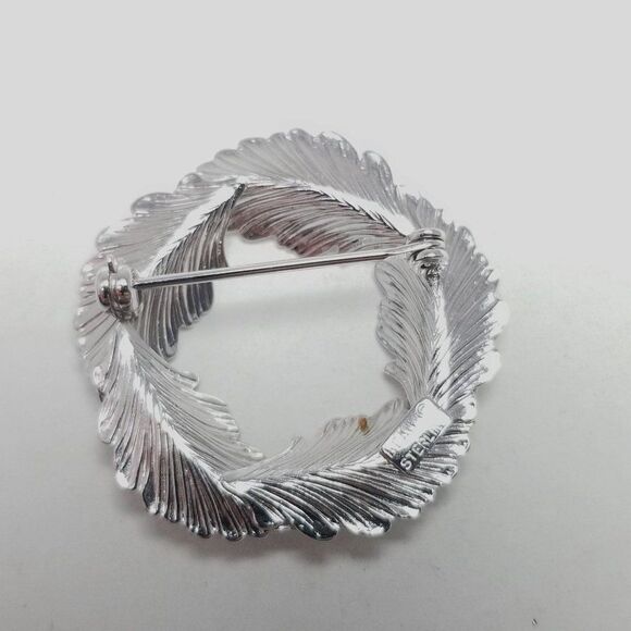 Vintage Beau Sterling Silve Leaf Wreath Brooch, Textured Detailed CIrcle Pin - Picture 3 of 7